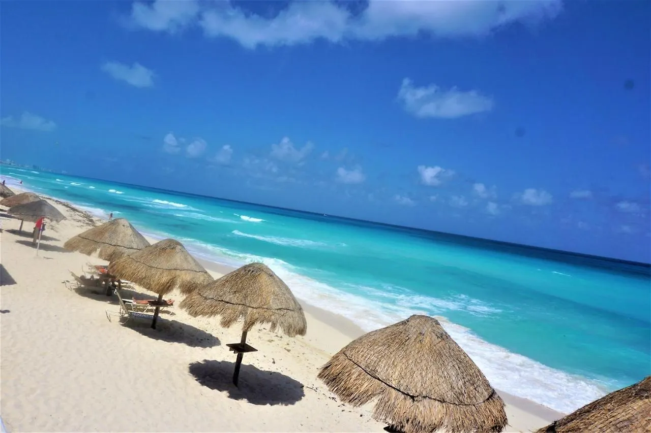 Aparthotel Brisas Beachfront Penthouses Cancun