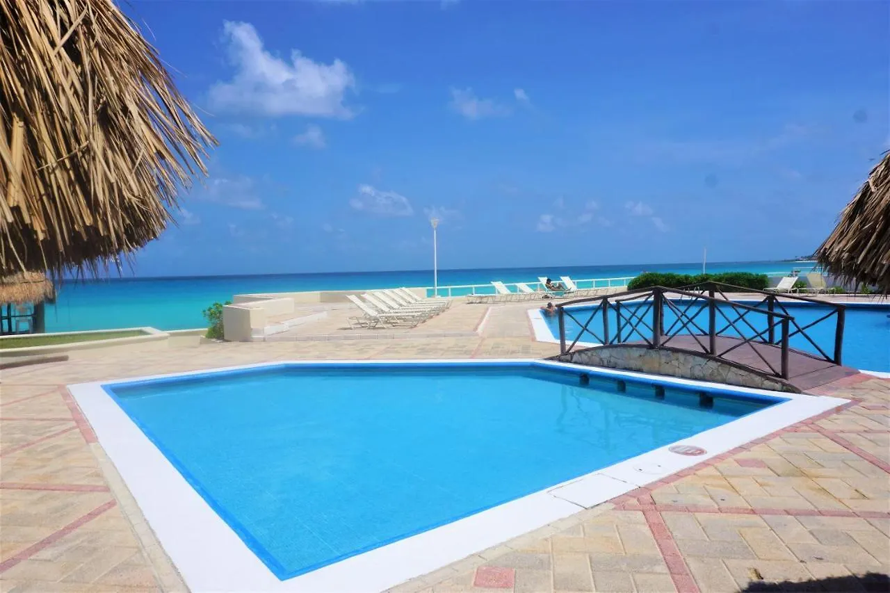 Brisas Beachfront Penthouses Cancun Aparthotel
