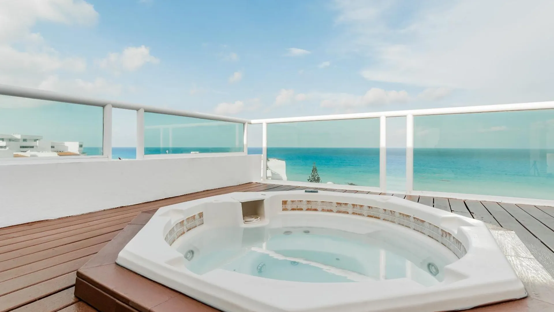 **** Aparthotel Brisas Beachfront Penthouses Cancun Mexico