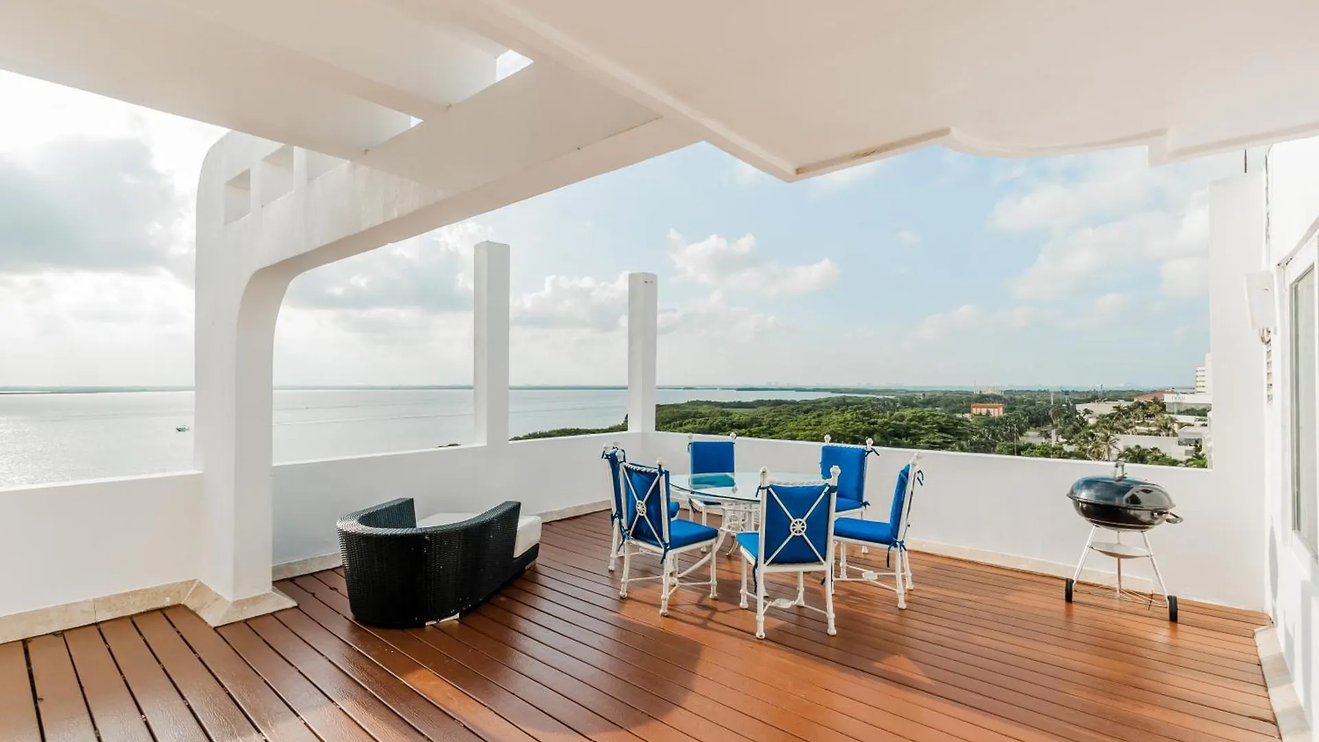 Brisas Beachfront Penthouses Cancun 4*,
